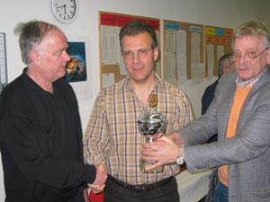 Siegerehrung: Hoffmann, Westermann, Wei (von links)